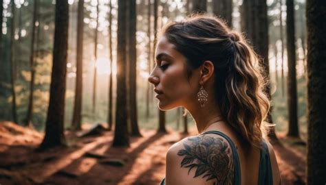 under boob tattoo pain|The Ultimate Guide to Sternum Tattoos: Meaningful。